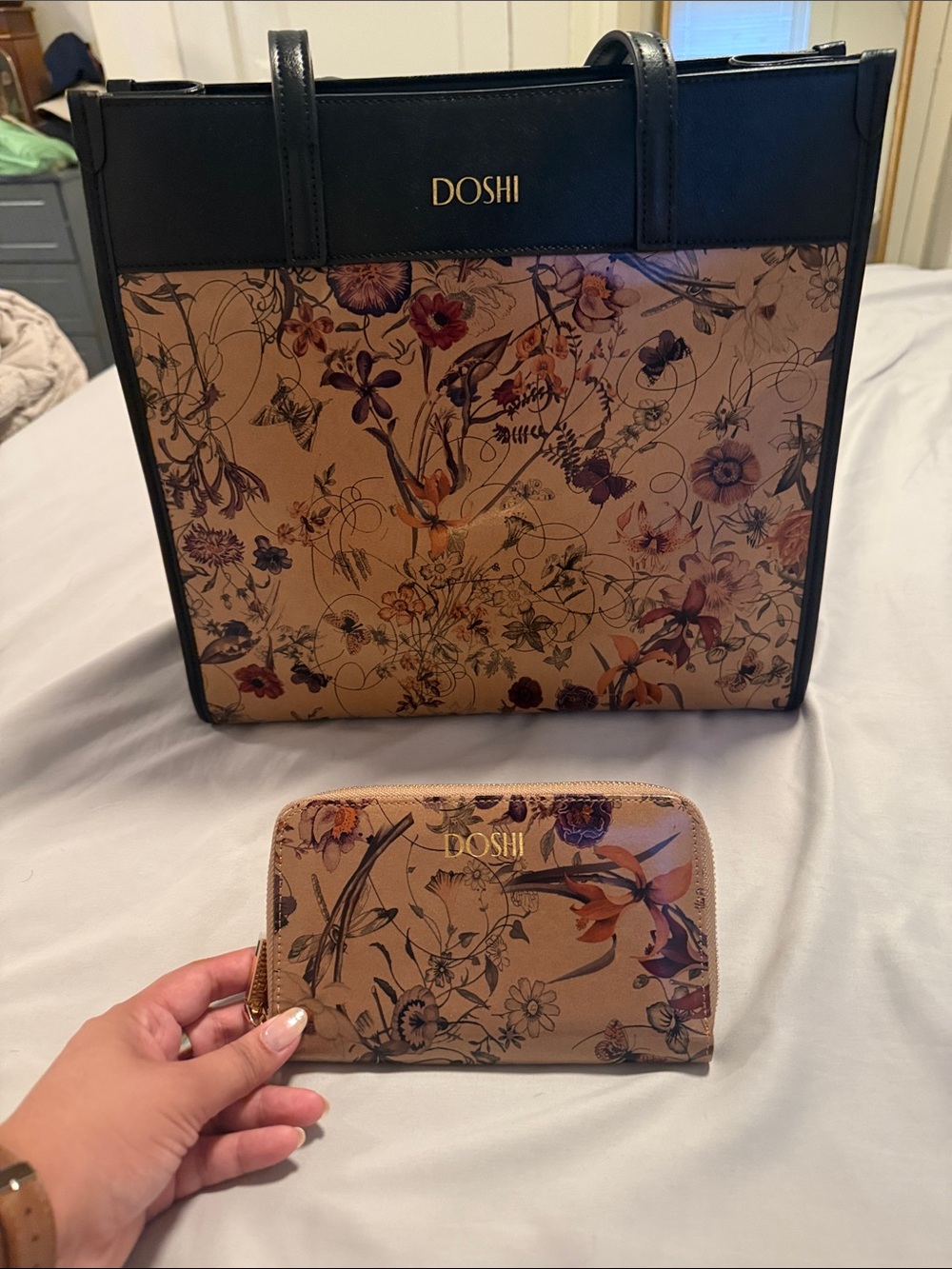 Doshi Portrait Tote 2 - Floral Kraft Paper Vegan Tote and Wallet Set